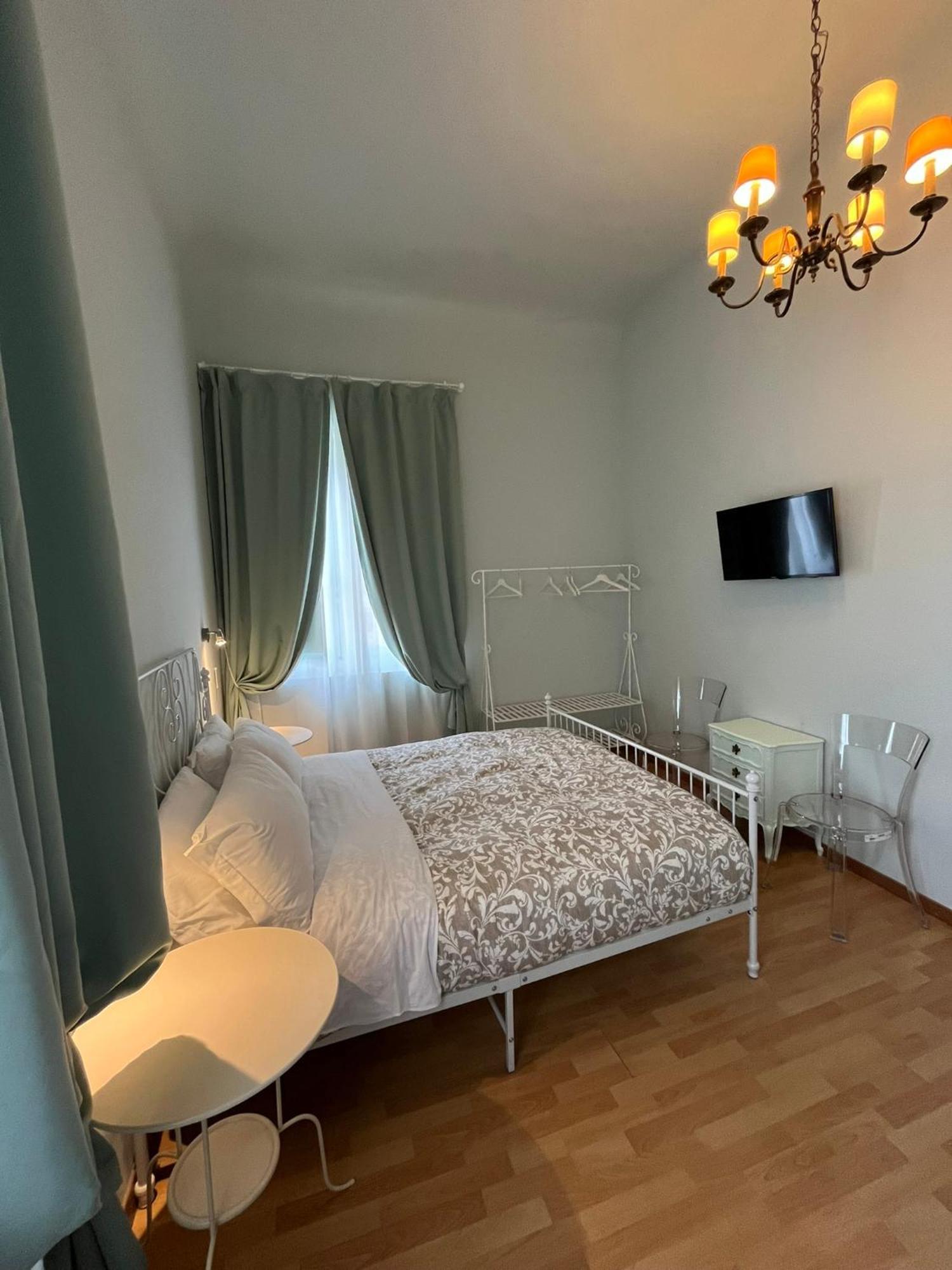 フィレンツェ ダンテ アリギエーリ Bed & Breakfast エクステリア 写真